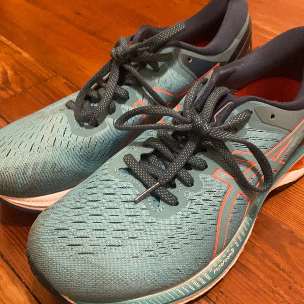 women’s asics, size 9